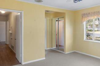 16-Master-yellow-view-to-hallway