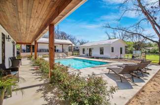 Courtyard/pool