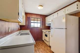 1 bedroom unit: kitchen