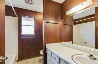 1 bedroom unit: Bathroom