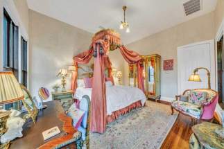 Carriage house downstairs bedroom/bath