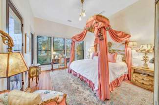 Carriage house downstairs bedroom/bath