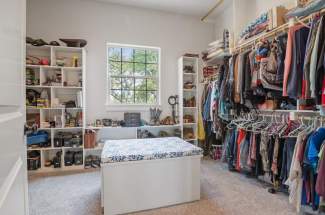 Master bath/closet