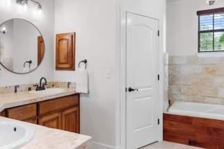 19-masterbath-vanity