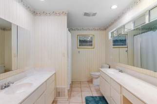 3.3-guest1-bath