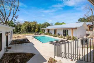 Pool/Courtyard