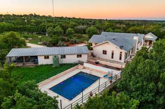 Pool-Backhouse-poolview