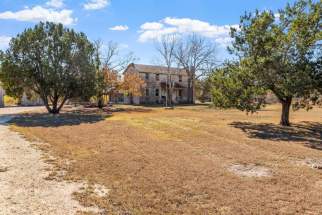 2-Front-house-driveway