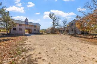 5.1-Driveway-to-barn-house