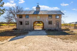 7-Front-Barn